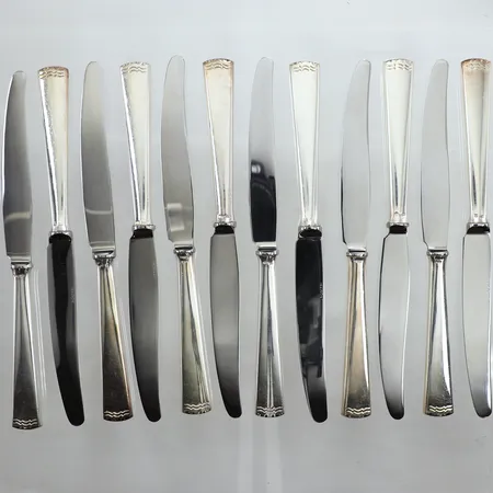 Tolv förrättsknivar, modell Diana, längd 18cm, blad i rostfritt stål, tyglinda, 830/1000 silver Bruttovikt 438,2g 