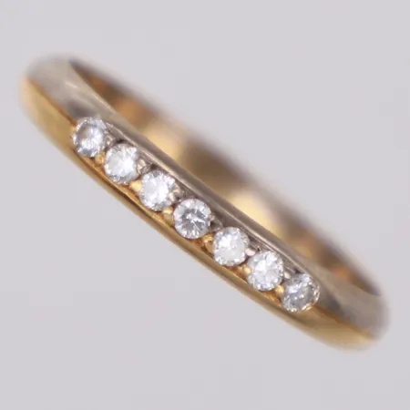 Alliansring med briljantslipade diamanter 7x0,02ct, stl 17¾, Engelbert, rödguld/vitguld, 18K Vikt: 2,2 g