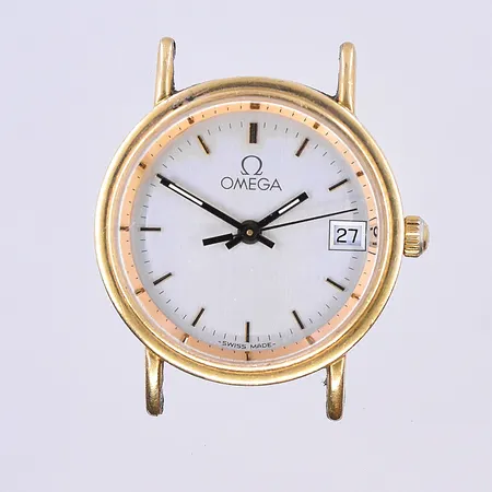 Damur Omega, quartz, datum, Ø23 mm, graverad boett, 18K. Bruttovikt 11,1g.