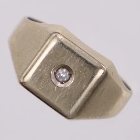 Ring med diamant 1xca0,02ct, stl 15½, bredd 3,1-8,8mm, vitguld, 18K Vikt: 3,2 g