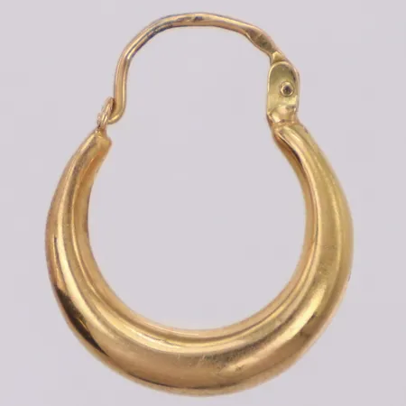 Ett udda örhängen, längd 19,4mm, bredd 2,8mm, 18K Vikt: 0,9 g