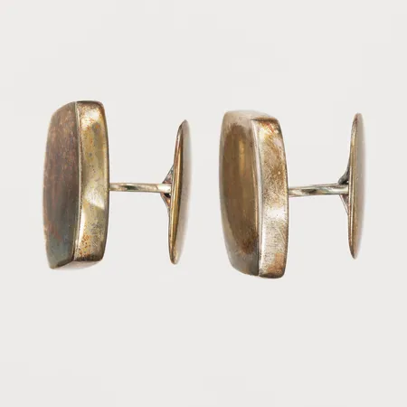 Ett par maschettknappar, 22x12mm, slitage, silver. Vikt: 12,5 g