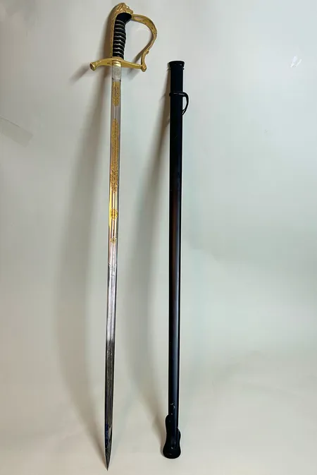 Sabel m/1899, Infanteri för Officer, 97cm, gravyr L-G Ruse, balja i svart, baljan något nött Specialfrakt, kontakta pantbankskontoret för mer information.