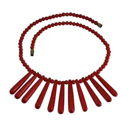 Collier, Korall, längd 45,5 cm, bredd 5,5-43 mm, vikt omkring 38 gram