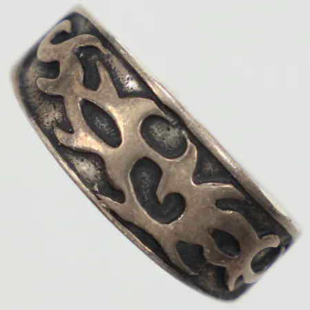 Ring, stl 17¾, bredd 8,5mm, 925/1000 silver Vikt: 5 g