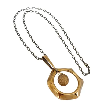 Collier, brons, KE Palmberg, Alton, hänge längd inkl. ögla 90 mm, bredd 55 mm, kedja längd 72 cm, vikt 43 gram