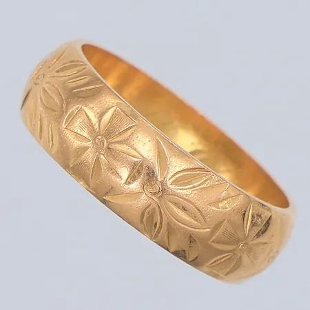 Ring mönstrad, stl 19, gravyr, 18K Vikt: 8,5 g