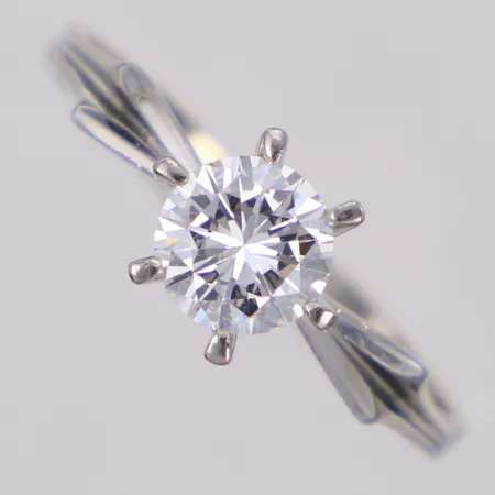 Ring med briljantslipad diamant 0,77ct enl gravyr, TW(G)VS-SI, stl 18½, vitguld 18K Vikt: 2,5 g