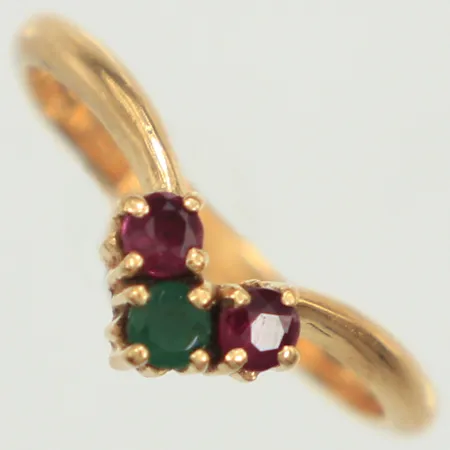 Ring, röd samt gröna stenar, stl 16¼, bredd 5,7mm, Anderssons Guld Bengt J, troligen 1986, 18K  Vikt: 2,2 g