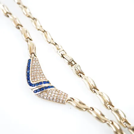 Collier m vita och blå stenar, 44,5cm, bredd 6mm-12mm, 14k Vikt: 20,2 g