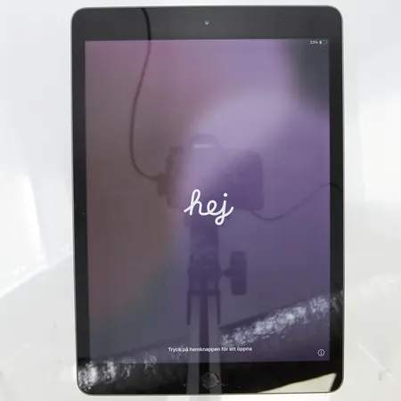 iPad, 8:e generationen, 32GB, modell A2270, snr: DMPFJEV2Q1GC, Rymdgrå, fabriksåterställd, manual, kartong, laddare ingår ej. Vikt: 0 g