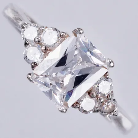 Ring, stl: 18, bredd ca 2-8mm, stämplad Thailand 925/1000 silver Vikt: 3,7 g