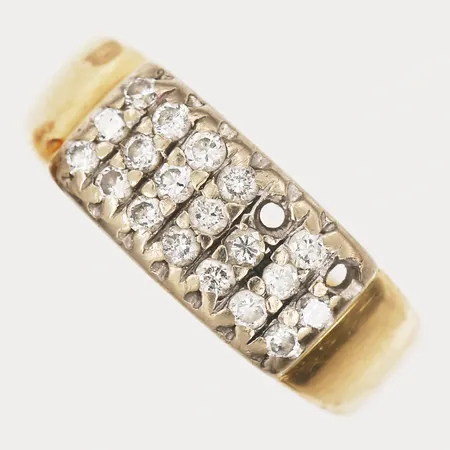 Ring med briljantslipade diamanter, två diamanter saknas, totalt ca 0,48ct, kvalitet ca W(H)/SI,  tillverkad av Guldfynd AB, stl: 17, 18K guld Vikt: 5,3 g