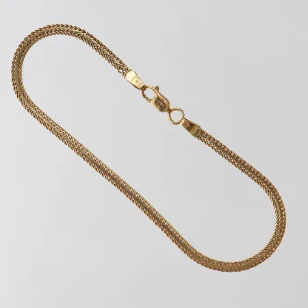 Armband platt rävsvans, längd 19,5cm, bredd 3mm, Balestra, 18K.  Vikt: 3,6 g
