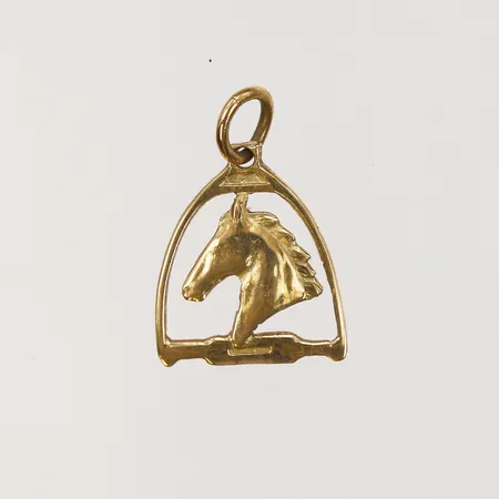 Hänge häst, längd 14mm inklusive ögla, bredd 10mm, 18K  Vikt: 0,6 g