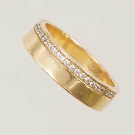 Ring med stenar, Ø16¾, bredd: 5,2mm, 18K 6,3g.