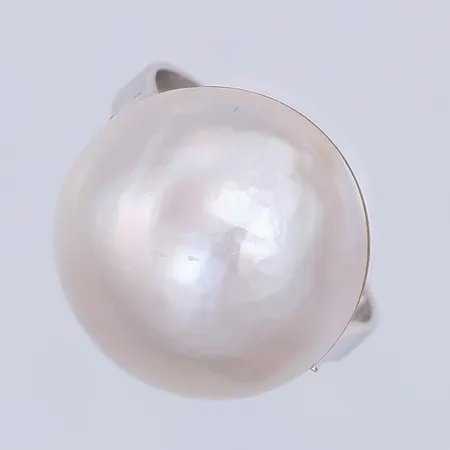 Ring, mabépärla Ø17mm, stl 17½, vitguld, 18K Vikt: 7 g