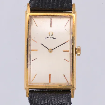 Herrur Omega, manuell, gulddoublé 20 micron, 22 x 34mm, cal 620, verknr 22138796, kronan något lös, slitet läderband ej original