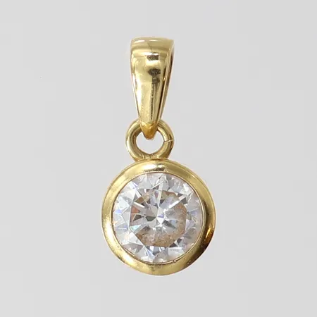 Hänge med vit sten, längd inkl ögla ca 12mm, bredd ca 8mm, 18K Vikt: 1,6 g