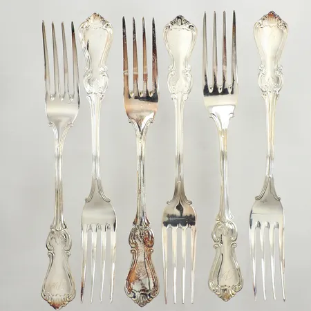 Sex gafflar, modell Olga, längd 18cm, gravyr, 830/1000 silver Vikt: 246,7 g