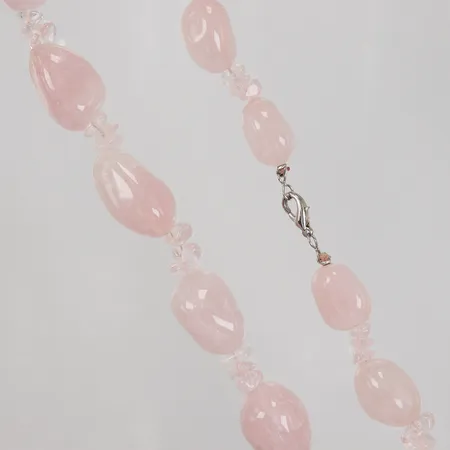 Rosenkvarts collier, ca 62,5cm, bredd ca 8,3 - 16mm, vitmetall lås 