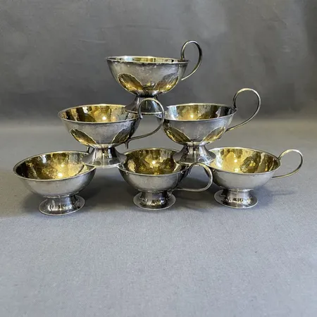 Sex Punchkoppar, höjd 4cm,  förgylld insida, Silver 830/1000.   Vikt: 209,1 g