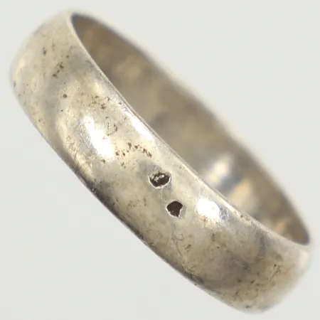 Ring slät, stl 19, bredd 5,2mm, ostämplad, silver  Vikt: 3,3 g