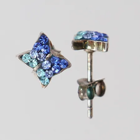 Ett par örhängen med blå stenar, Ø6mm, silver 925/1000. Vikt: 1 g