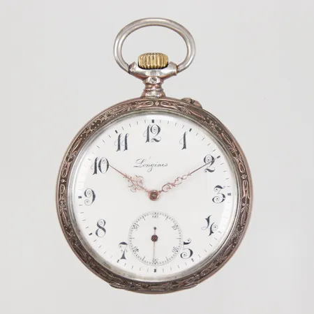 Fickur, Longines Grand Prix Paris, manuell, Ø50mm, liten sekundvisare, innerboett i silver, boett nummer 1768931, skadad urtavla, Silver 800/1000 bruttovikt 90,4g, klockkedja i gulmetall medföljer