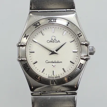 Damur Omega Constellation, stål, quartz, ref-nr: 15823000, serie-nr:55826069, Ø25mm, stållänk med viklås, längd ca 16,5cm inkl ur, safirglas, box, kraftigt slitage, manual, ytterkartong, batteri bytte krävs,