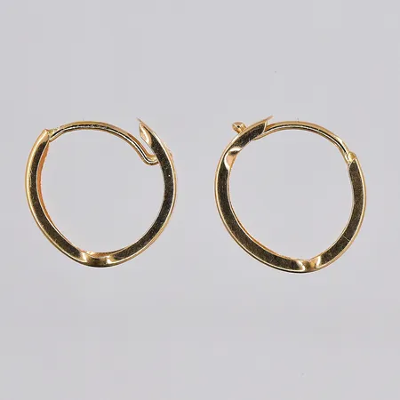 Ett par örhängen, defekter, Ø ca 11,5mm, 18K Vikt: 0,6 g