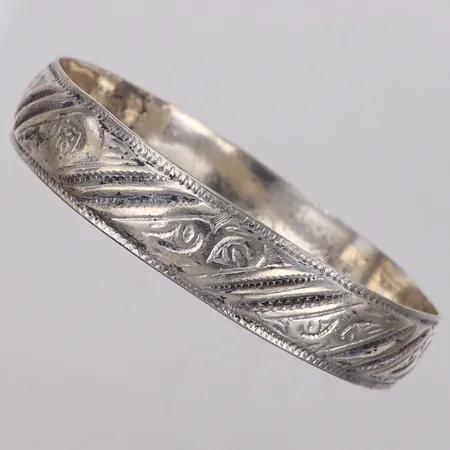 Armring, Ø74mm, bredd 19mm, okänd stämpel, lätta bucklor, 830/1000 silver Vikt: 55,9 g