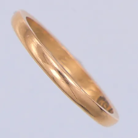 Ring, slät, stl 18, gravyr, 18K Vikt: 2,5 g