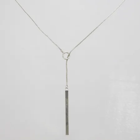 Silvercollier med stav, halvstel, längd kedja: 54,5cm, stav 50x3,6mm, ojämnheter på länk, 925/1000 silver Vikt: 8,5 g