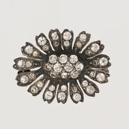 Brosch med vita stenar, 28x22mm, silver Vikt: 5,1 g