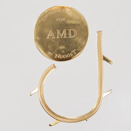 Klockboett i 2 delar, gravyr/defekt, 18K  Vikt: 13 g