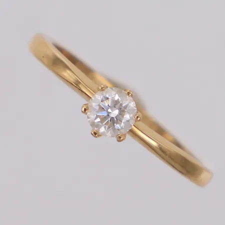 Ring med diamant 1xca0,25ct, stl 16¼, bredd 1,4-4,8mm, personlig gravyr, 18K Vikt: 2,2 g