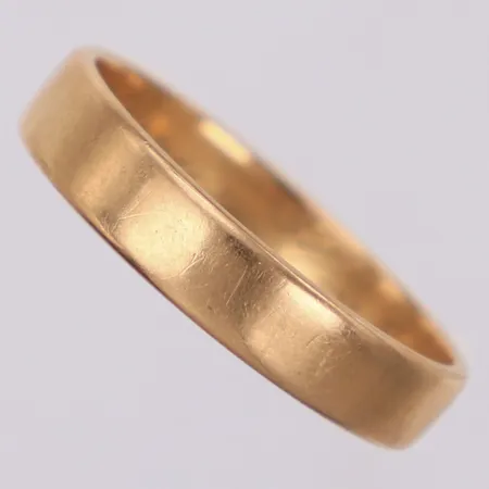 Ring, stl 19¼, bredd 4,2mm, personlig gravyr, 18K Vikt: 4,3 g