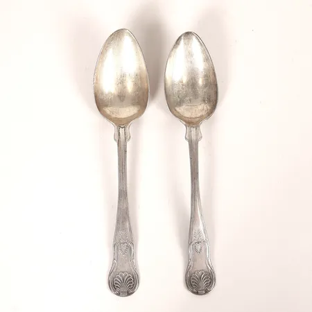 Två matskedar, minnesskedar, Sundström,1861, längd ca 22cm, gravyr, åldersbetingat slitage, silver. Vikt: 130,2 g