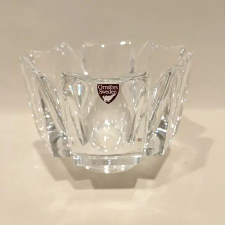 Skål Corona, Lars Hellsten Orrefors, höjd ca 10cm, Ø ca13cm, klarglas, etikettmärkt Skickas med paket.