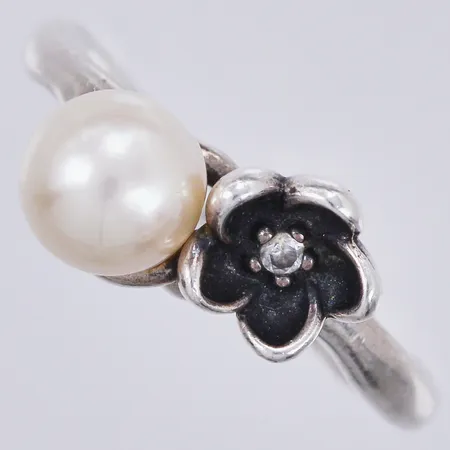 Ring, Blomma & Pärla, Pandora, stl: 17¾, bredd: ca 2-7mm, 925/1000, silver Vikt: 3,7 g