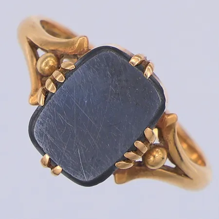 Ring, hematit, stl 20, Malm & Söderblom år 1944, 18K Vikt: 5,5 g