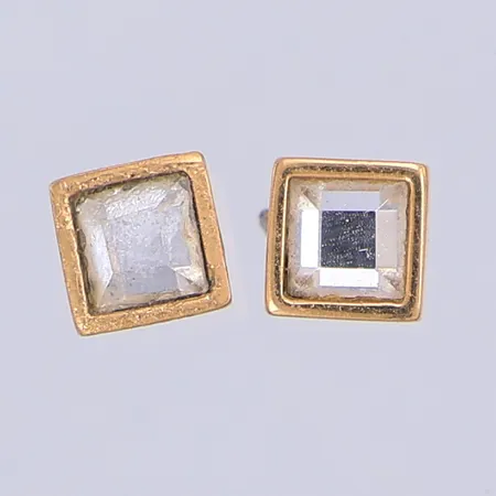 Ett par örhängen, vit sten, 5mm, saknar stoppar, 18K Vikt: 0,9 g