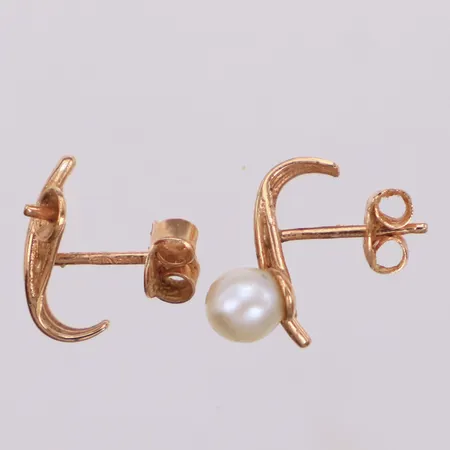 Ett par örhängen, defekt, pärla, 14K Vikt: 1,5 g