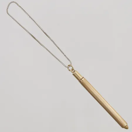 Hänge med kedja, (Penna?), 6,5cm, 14K 7,5g.