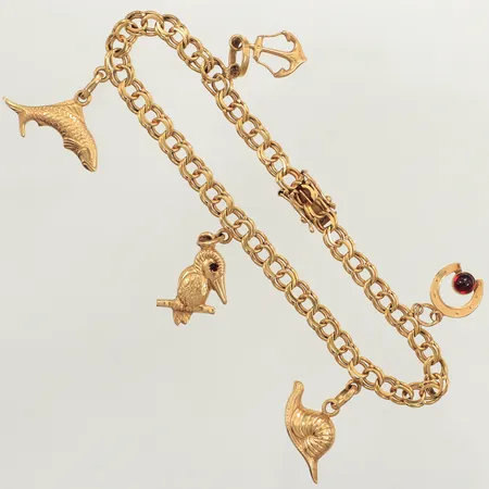 Armband Bismarck, längd 19,5cm, bredd 5mm, fem berlocker, 18K Vikt: 12,7 g