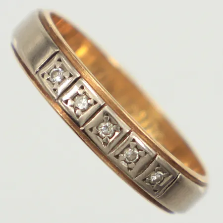 Ring diamanter 5x0,01ct, totalt 0,06ct enligt gravyr, stl 18½, bredd 4,2mm, tvåfärgad, gravyr, Ceson Guldvaru Ab år 1967, 18K  Vikt: 3,2 g