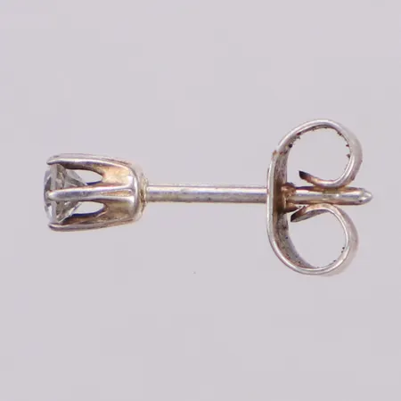 Ett örhänge med vit sten, 835/1000 silver Vikt: 0,3 g