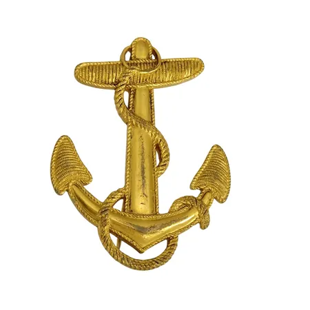Mössmärke, Svenska Flottan, förgylld metall, mått 50,5 x 37,5 mm, Sporrong & Co Stockholm, vikt 14 gram