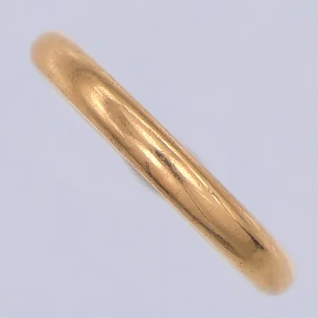 Ring, slät, stl 18¼, gravyr, 18K Vikt: 3,7 g